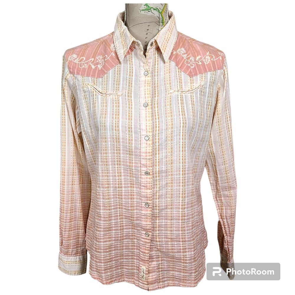 Wrangler Size Medium Pink Embellished Shoulders Snap Button Down Shirt Western